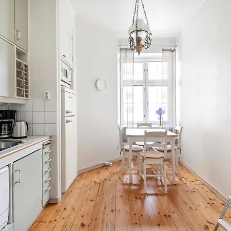 Wehost Spacious For 5 With A Kitchen アパート ヘルシンキ