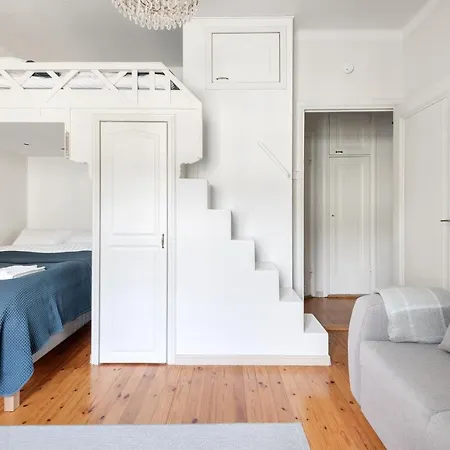 Wehost Spacious For 5 With A Kitchen ヘルシンキ